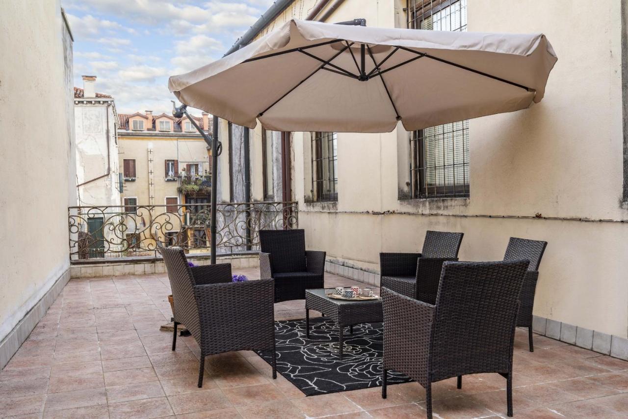 Tolentini Canal View & Terrace By Wonderful Italy เวนิส ภายนอก รูปภาพ